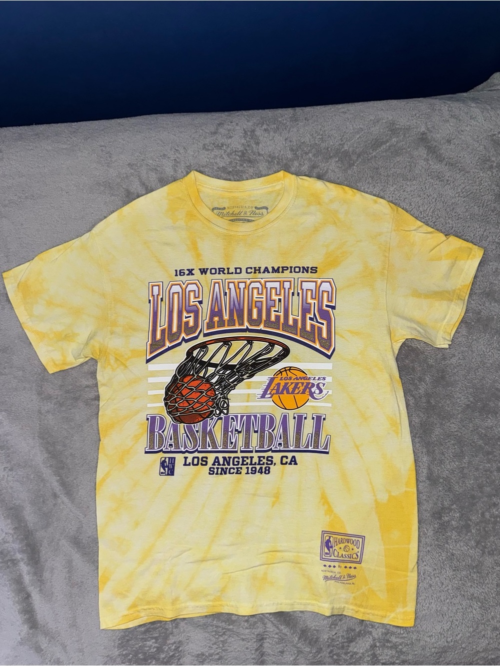 Mens Los Angeles Lakers Yellow Tie-Dye Basketball Vintage Graphic Tee